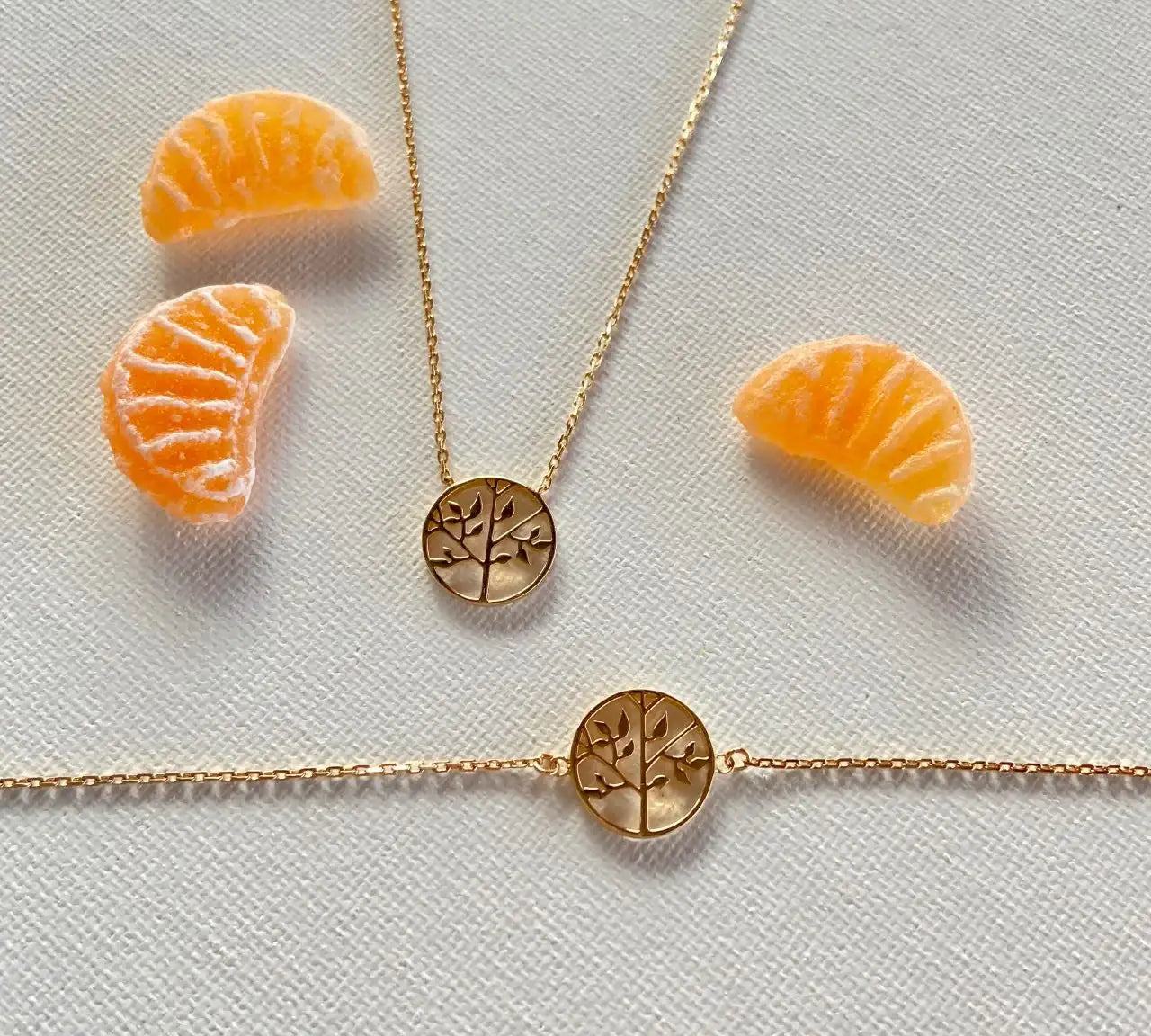 Bijoux plaqué or Les Bijoux Chics — collier et bracelet dorés élégants