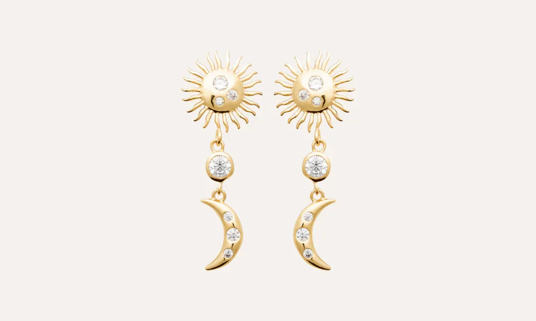 Boucles d’oreilles pendantes dorées soleil et lune ornées de strass scintillants