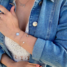 femme portant 3 bracelets en argent 925/000