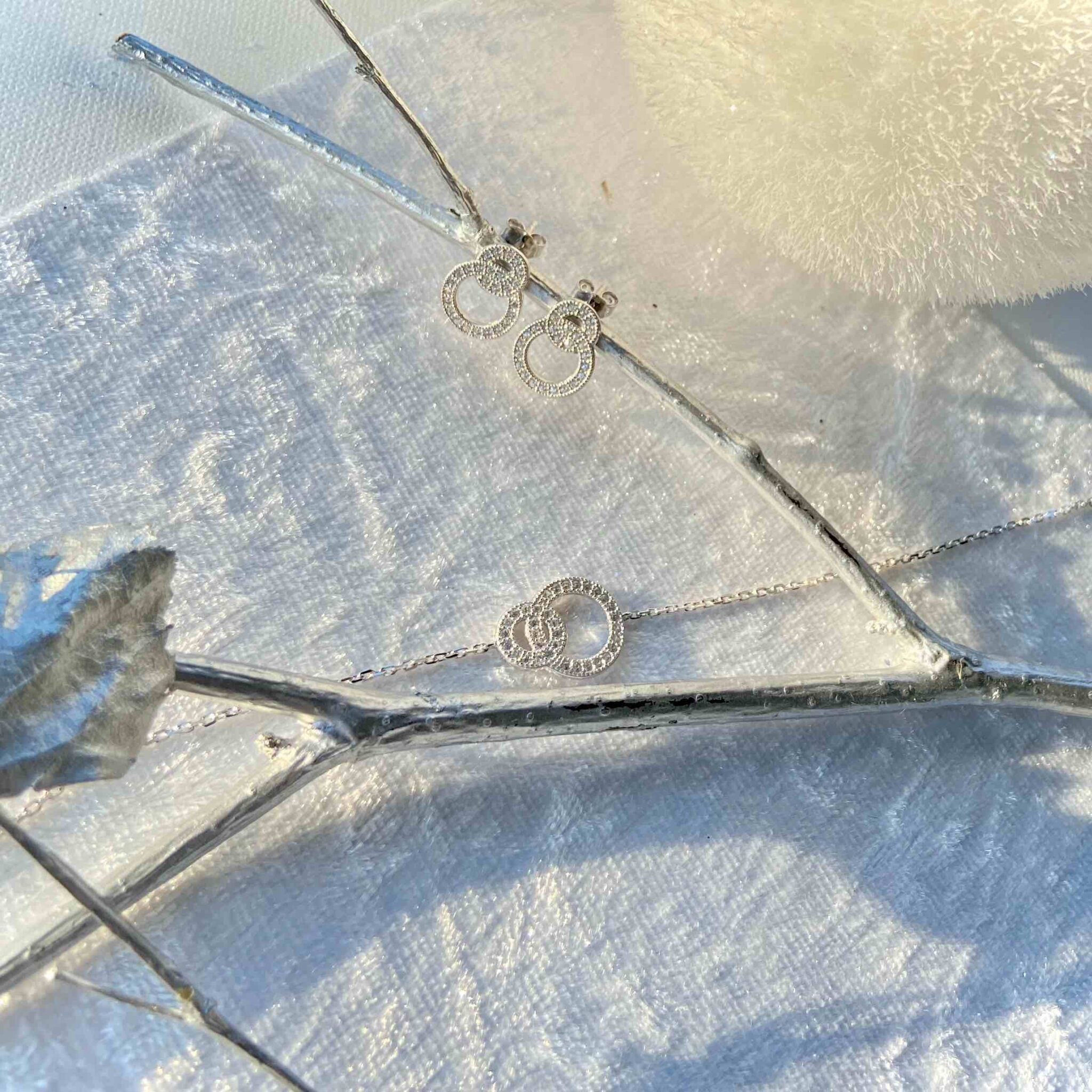 Bijoux anneaux zirconium