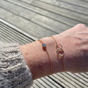 Bracelet fin plaqué or anneaux entrelacés