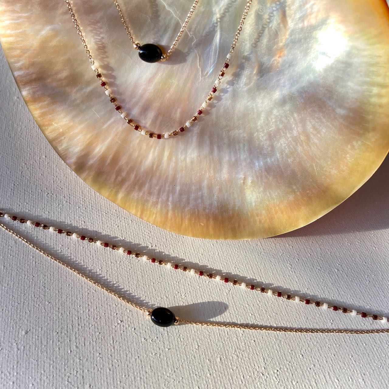 Composition de bijoux agate et perles noires