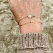 bracelet plaque or en forme de soleil