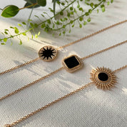 3 bracelets en plaqué or avec pierre agate noire