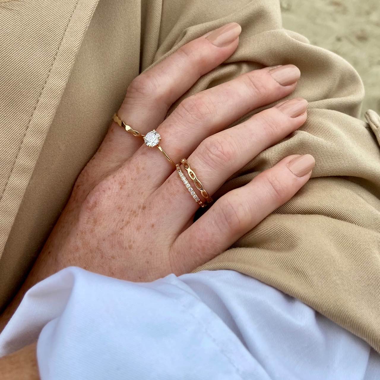 Bague fine plaqué or oxydes zirconium