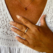 Bague plaqué or et émail blanc