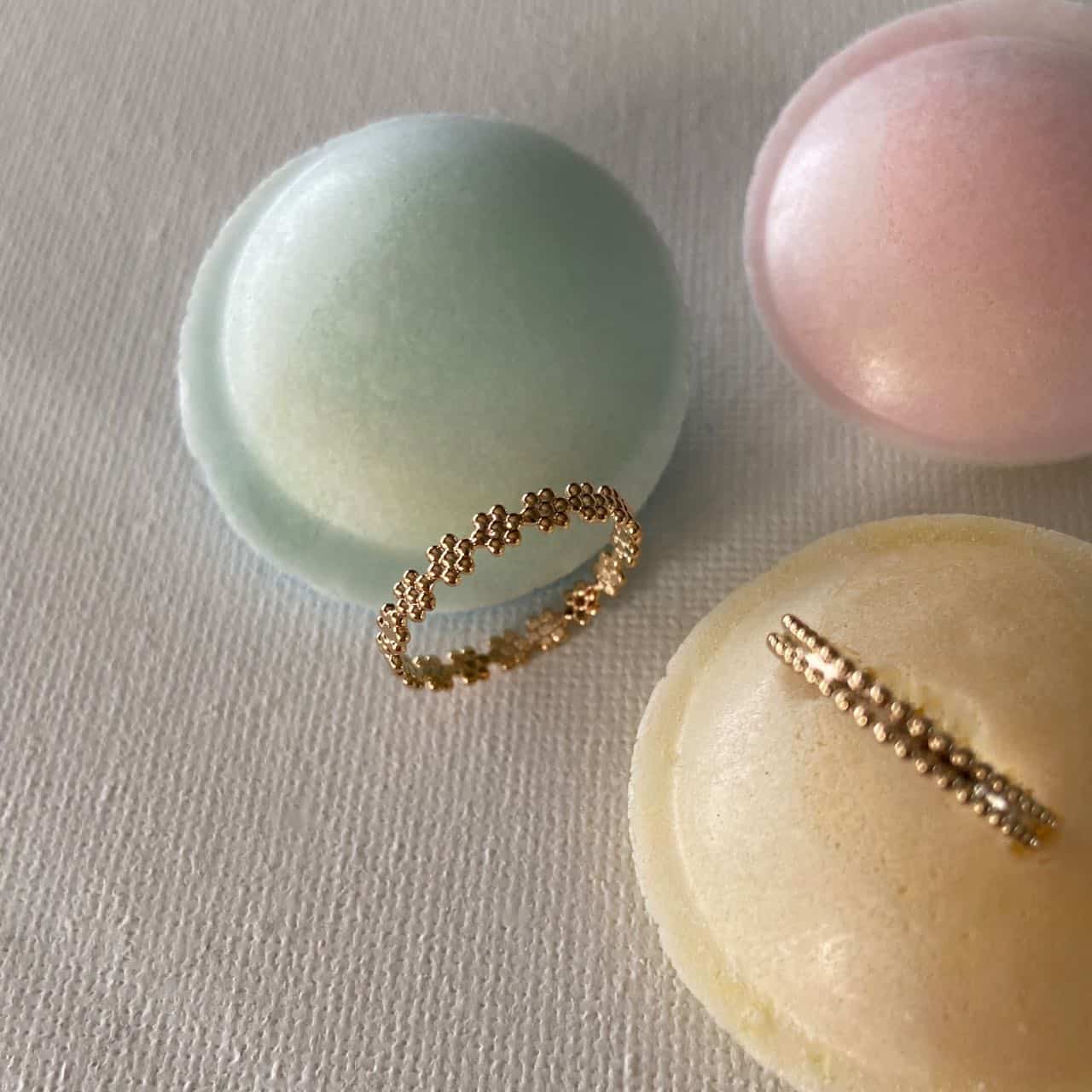 Anneau fleurs perlées plaqué or