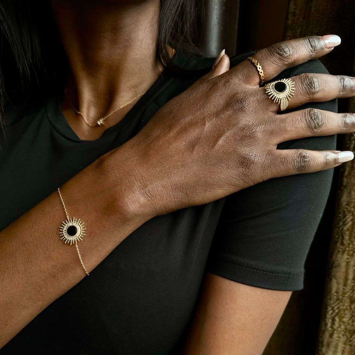 Bague soleil plaqué or agate noir