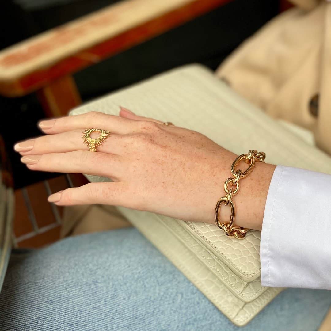 Gros bracelet et bague en plaqué or