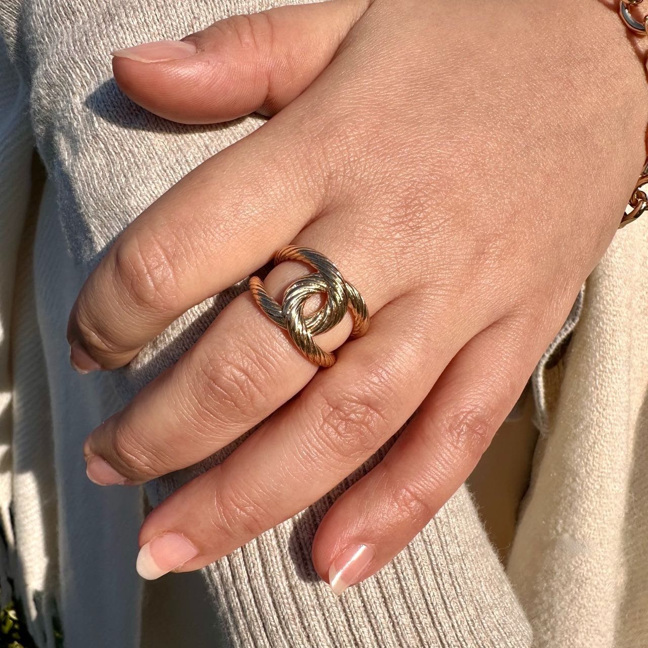 Bague anneaux entrelacés plaqué or Adrienne