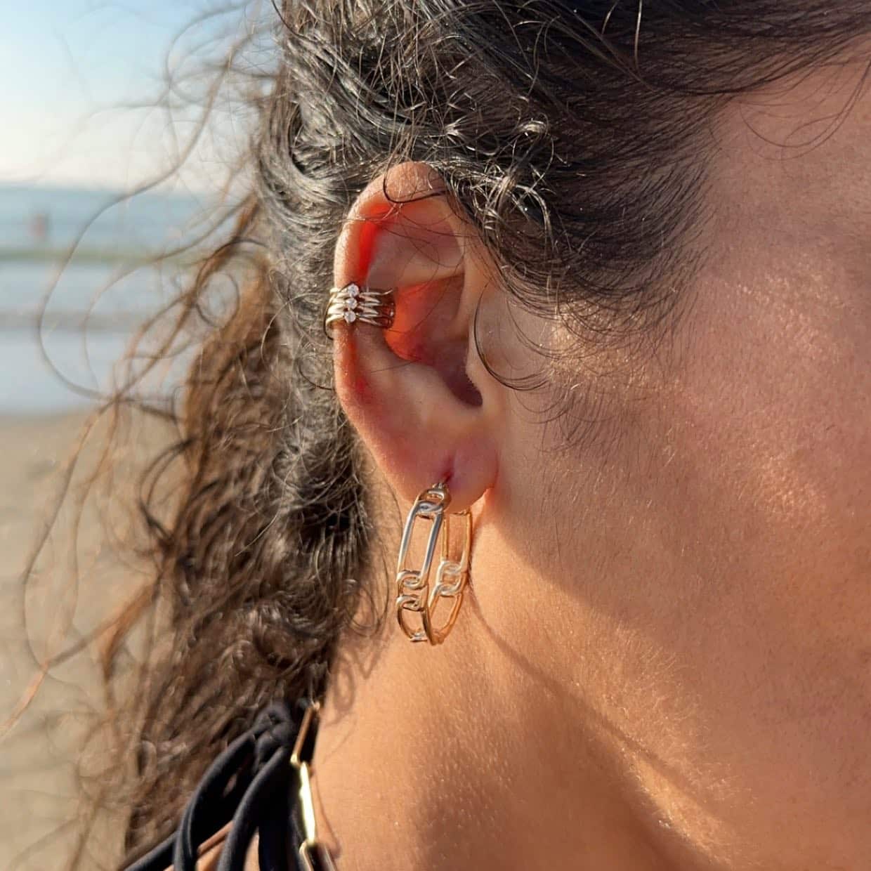 Bague d'oreille plaqué or 3 zircons