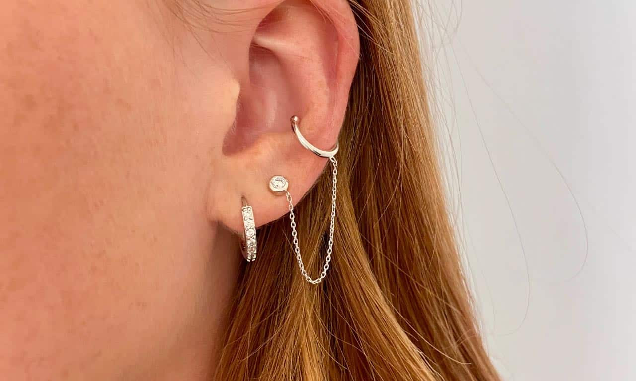 Boucle bague d'oreille argent reliée par une chaîne