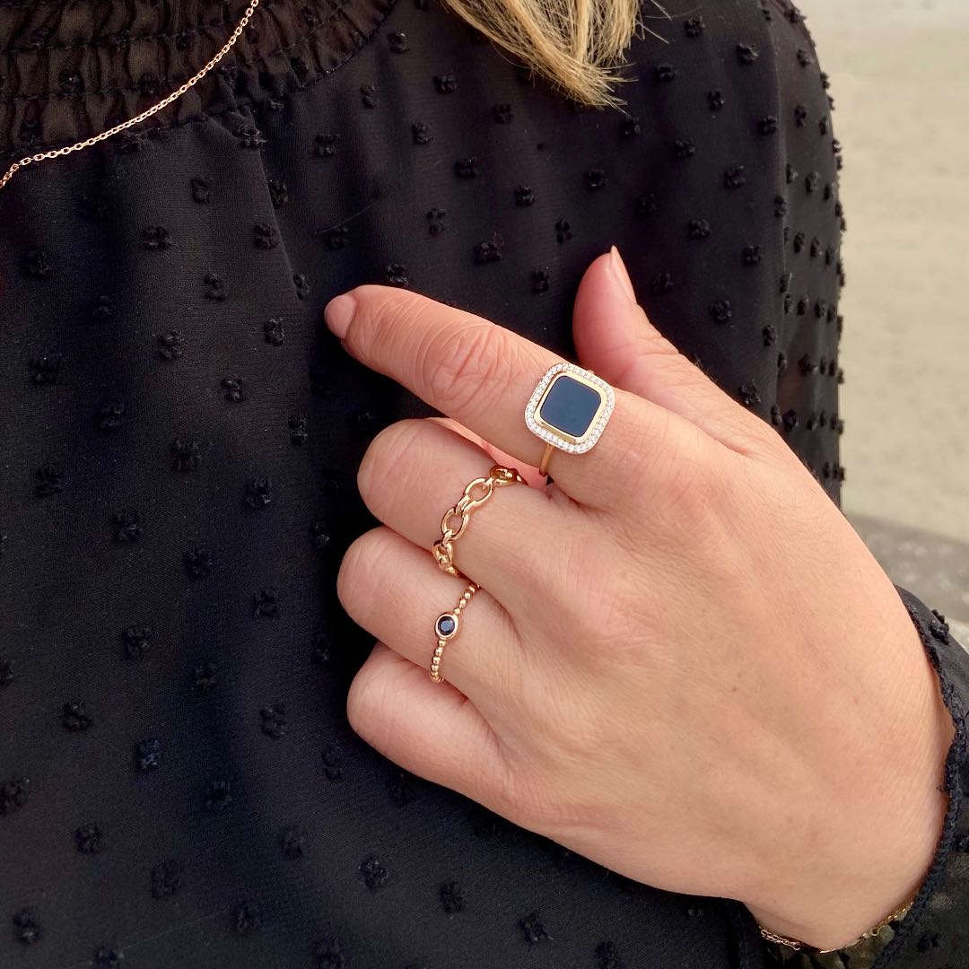 Bague fine en plaqué or et agate noire