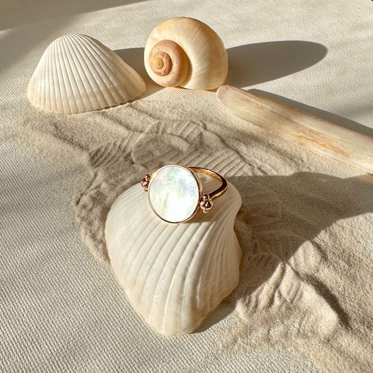 Bague plaqué or réversible 1 côté lisse 1 côté nacre