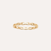 bague fine en or ajourée, design chic et élégant, bijou pour femme