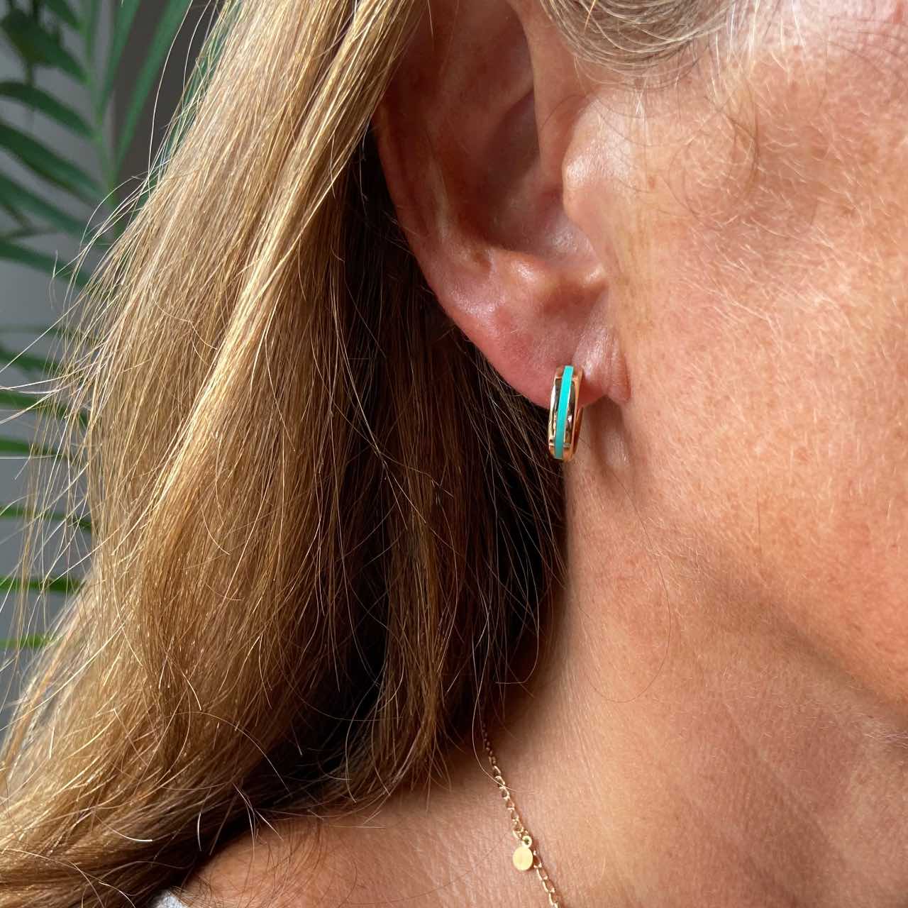 Petites créoles plaqué or émaillé vert