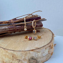 Boucles d'oreilles puces pierre bleu rouge