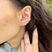 Boucle perlée vendue à l'unité s'accroche dans l'oreille et passe sous le lobe