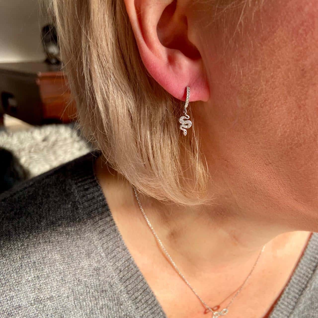 petites créoles serpent serties zirconium