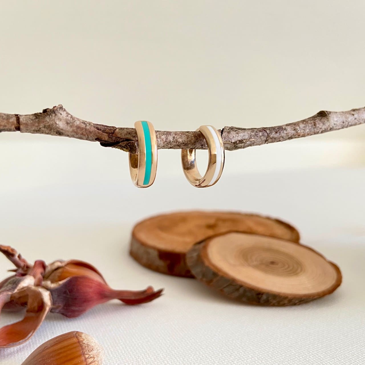 créoles plaqué or émail vert et blanc