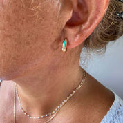 Petites créoles plaqué or 18 carats laqué vert