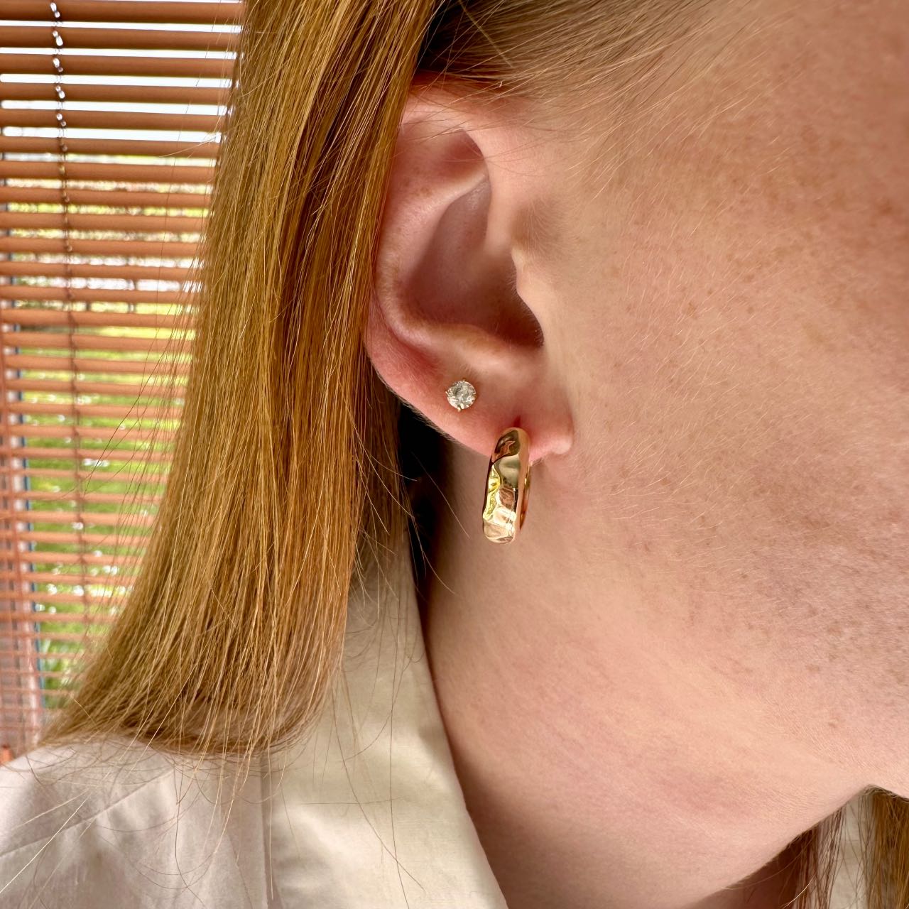 petites créoles plaqué or en relief