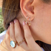 Créoles plaqué or avec étoile et croix pendante