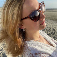 Boucles ovales en argent avec zircon