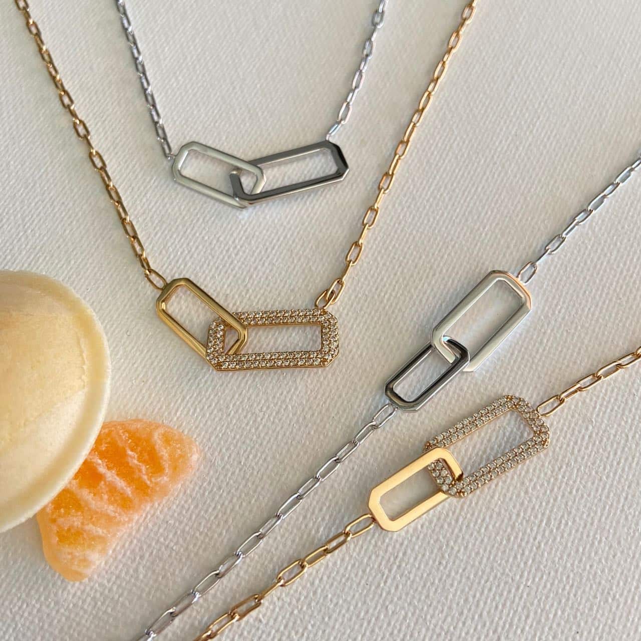 Composition de bracelet et collier maillons rectangles