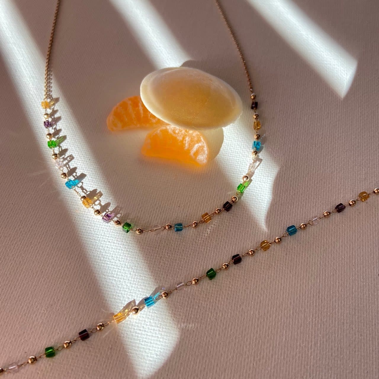 Bracelet plaqué or pierres de couleur