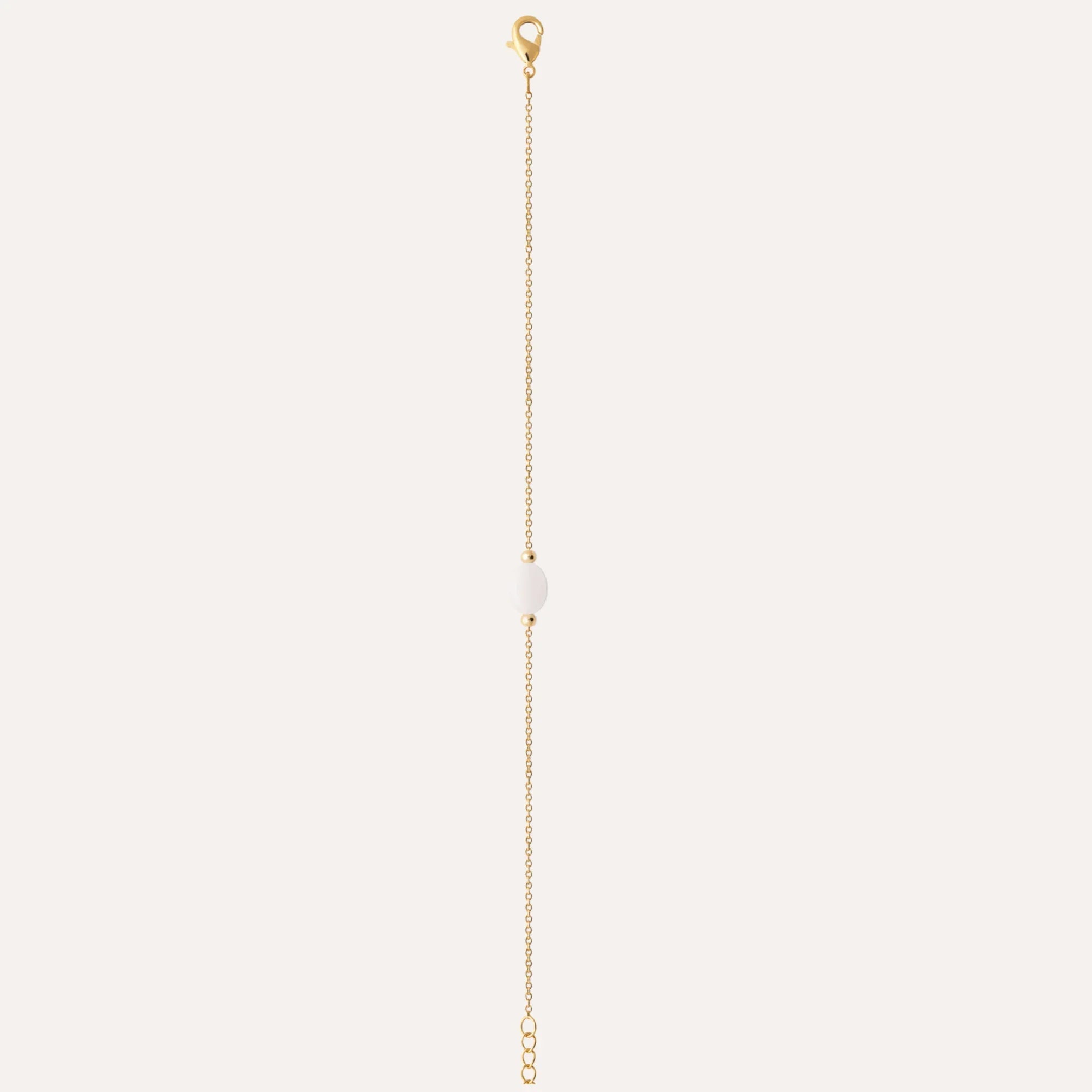 Bracelet en chaîne dorée avec pierre de lune blanche