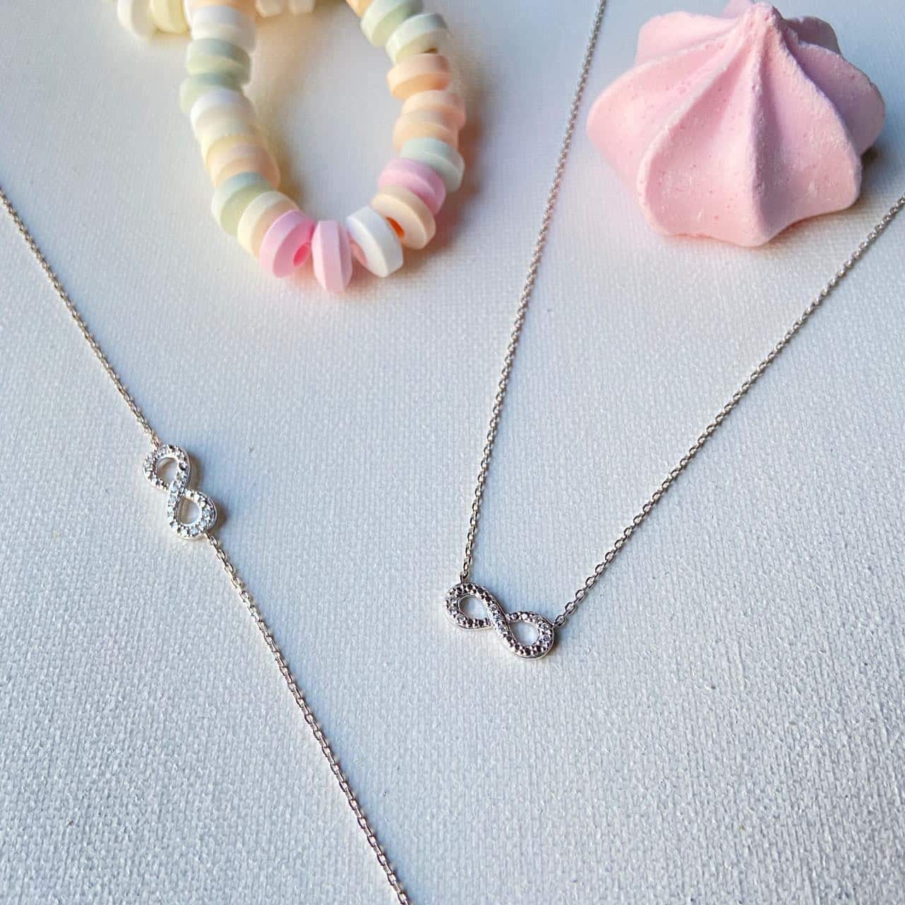 collier motif infini en argent