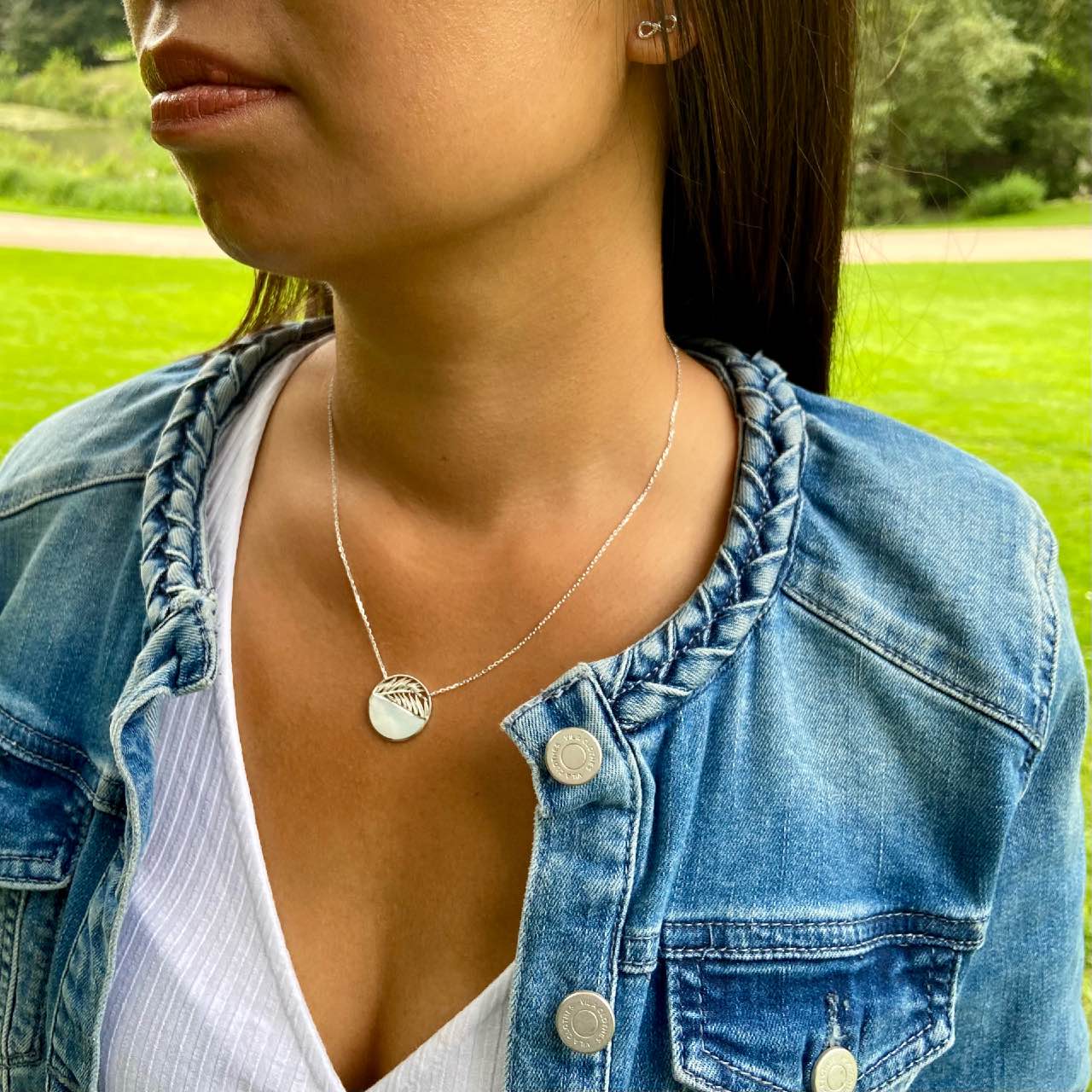 Collier argent rhodié feuille nacre