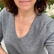 femme portant 2 colliers zircon argent 925/000