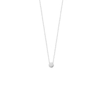 gros plan collier argent pastille zircons