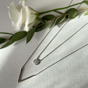 Collier argent forme V