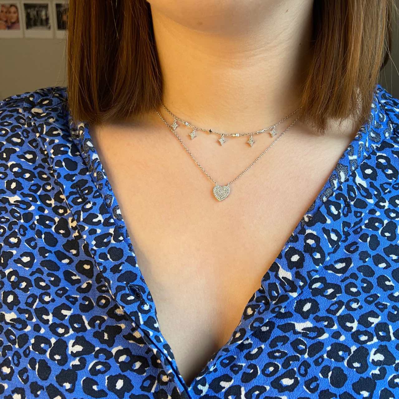 collier argent tendance avec 7 étoiles en oxyde de zirconium très joli porté