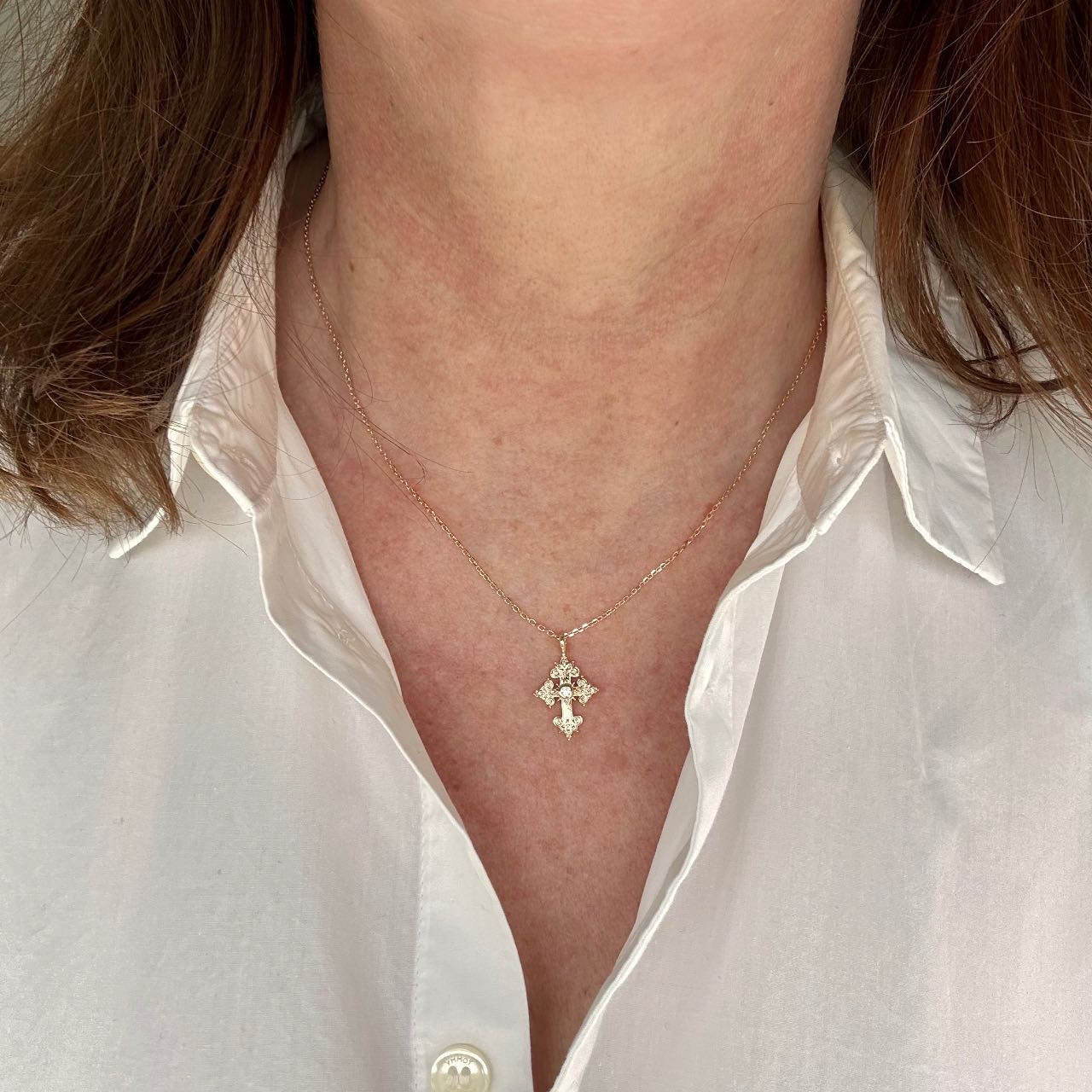 Collier plaqué or croix rétro 18 carats