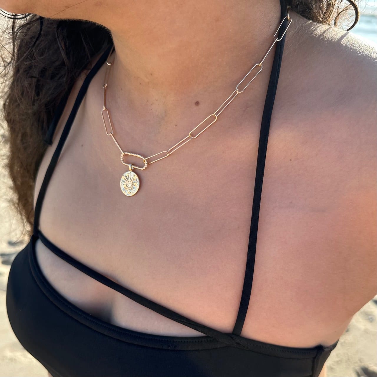 Collier pendentif soleil plaqué or