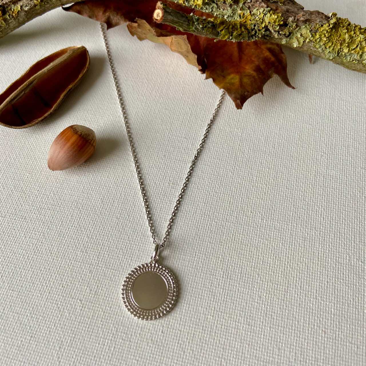 chaîne et médaille perlée argent