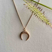 Collier croissant de lune plaqué or
