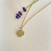 Collier trèfle plaqué or en pendentif