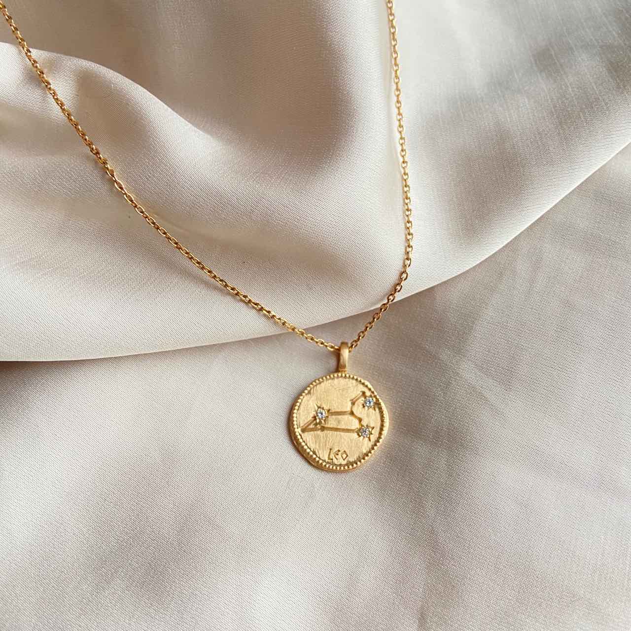 Collier plaqué or avec pendentif Lion