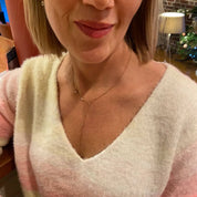 collier cravate femme plaqué or, chaîne plongeante dans le décolleté avec 9 petit oxydes de zirconiums.