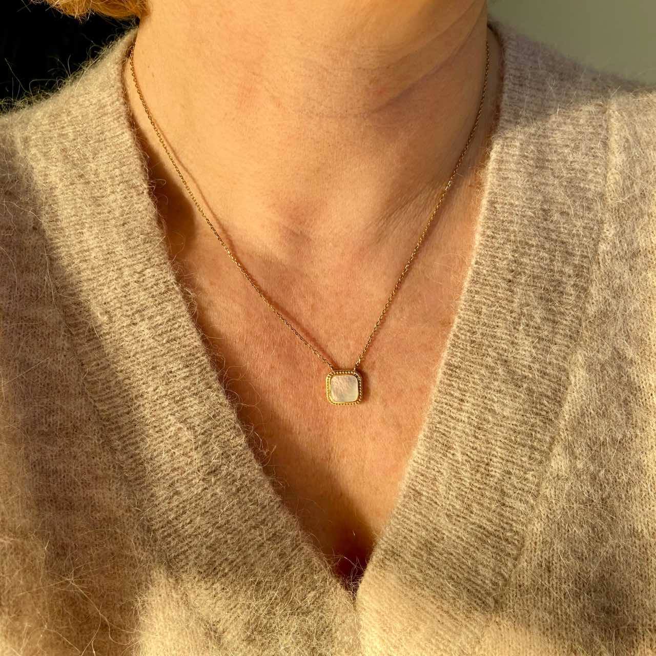 collier minimaliste plaqué or