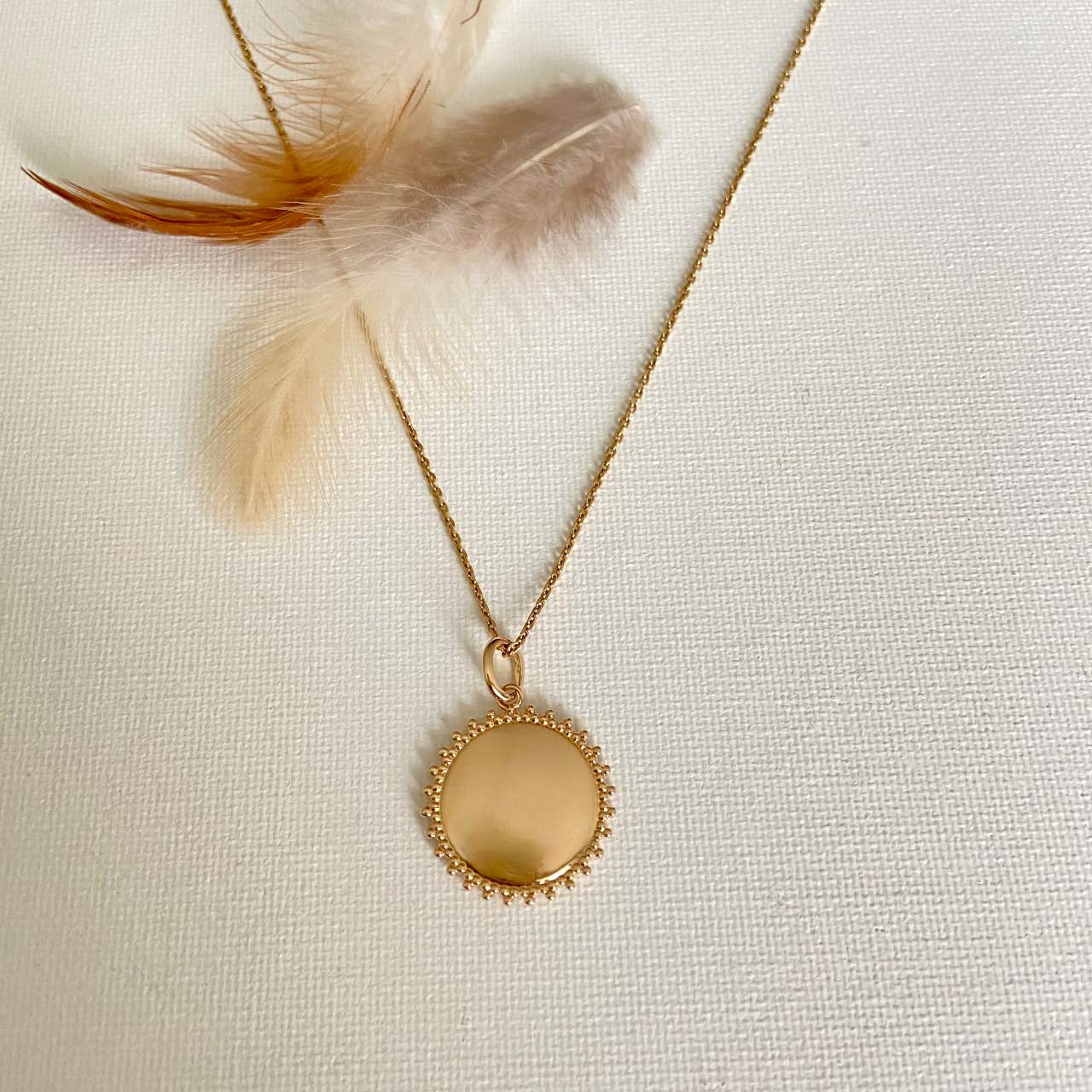 Collier médaille soleil plaqué or
