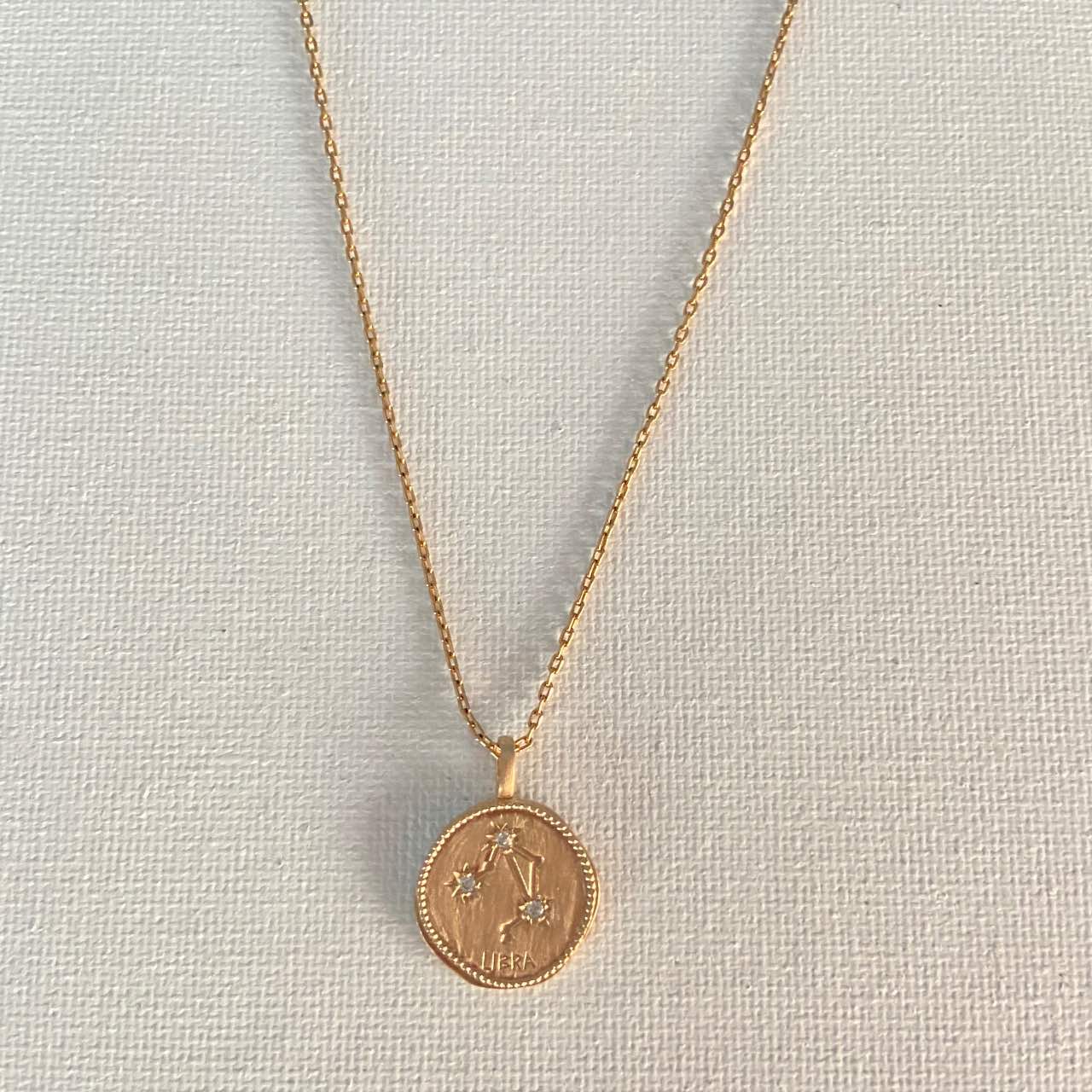 Chaine avec pendentif signe Balance