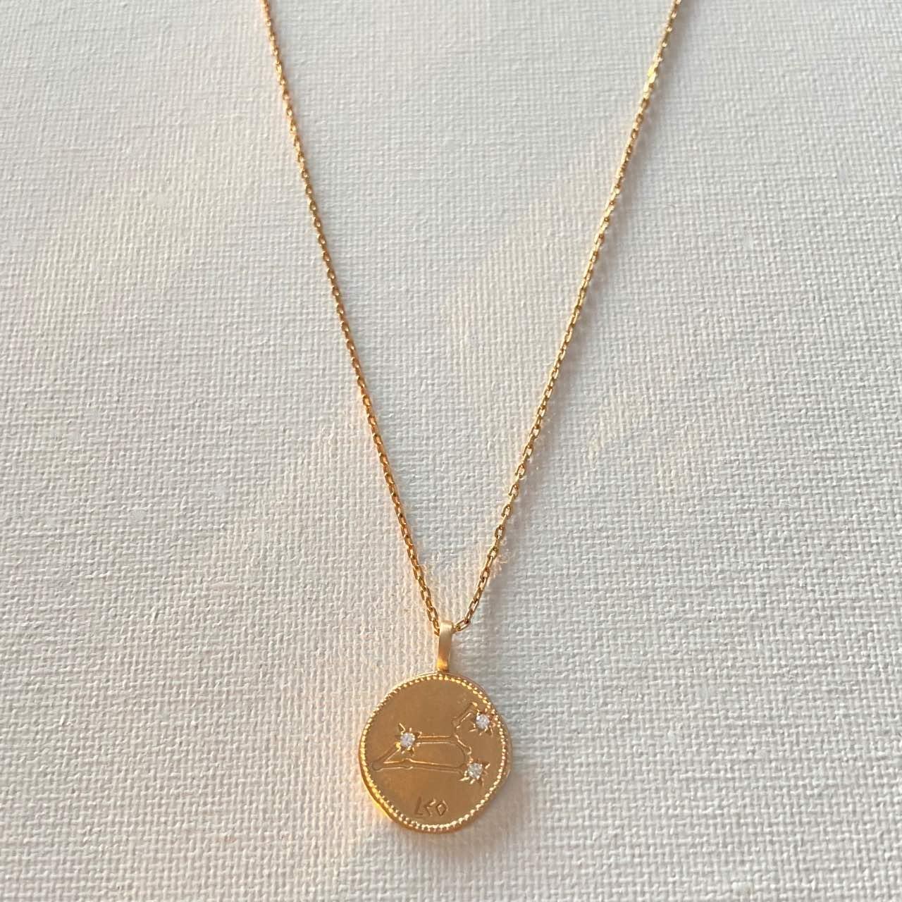 Pendentif constellation plaqué or