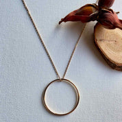 Collier avec pendentif cercle plaqué or 18 carats