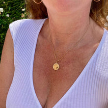 Collier pendentif médaille perlée plaqué or